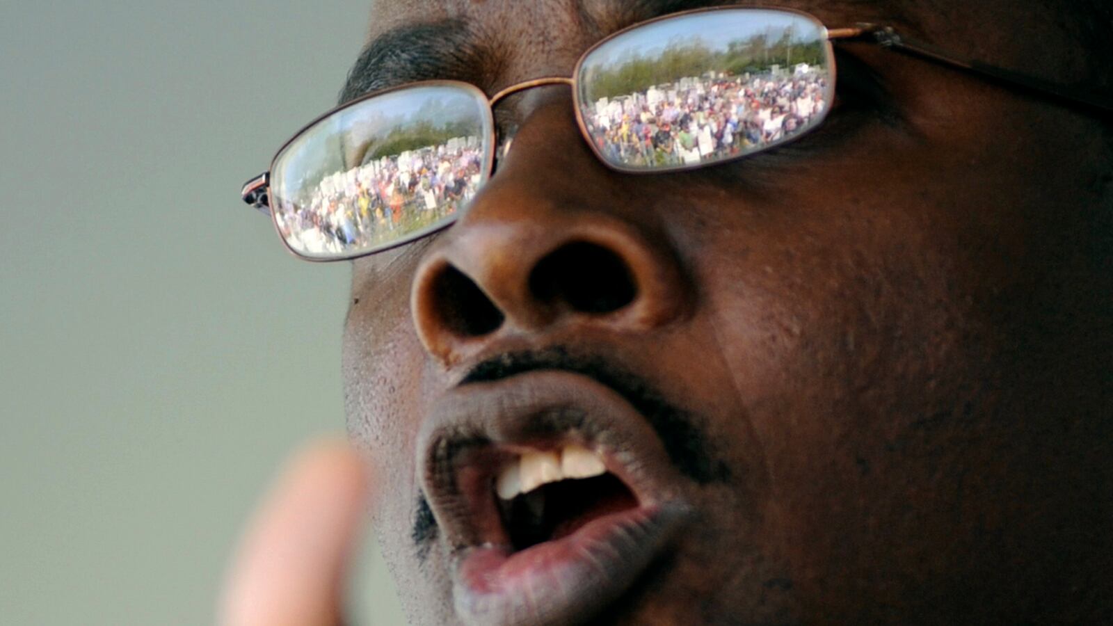 2009-05-21T120000Z_2100390655_GM1E55L0RP501_RTRMADP_3_USA_gtr47f