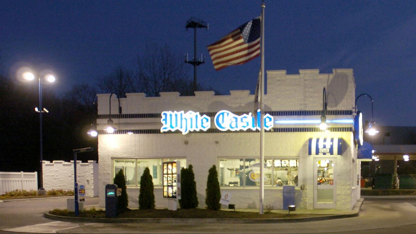 cheats/2016/06/15/emts-chose-white-castle-over-911-call/160615-white-castle-cheat_lxlg9b