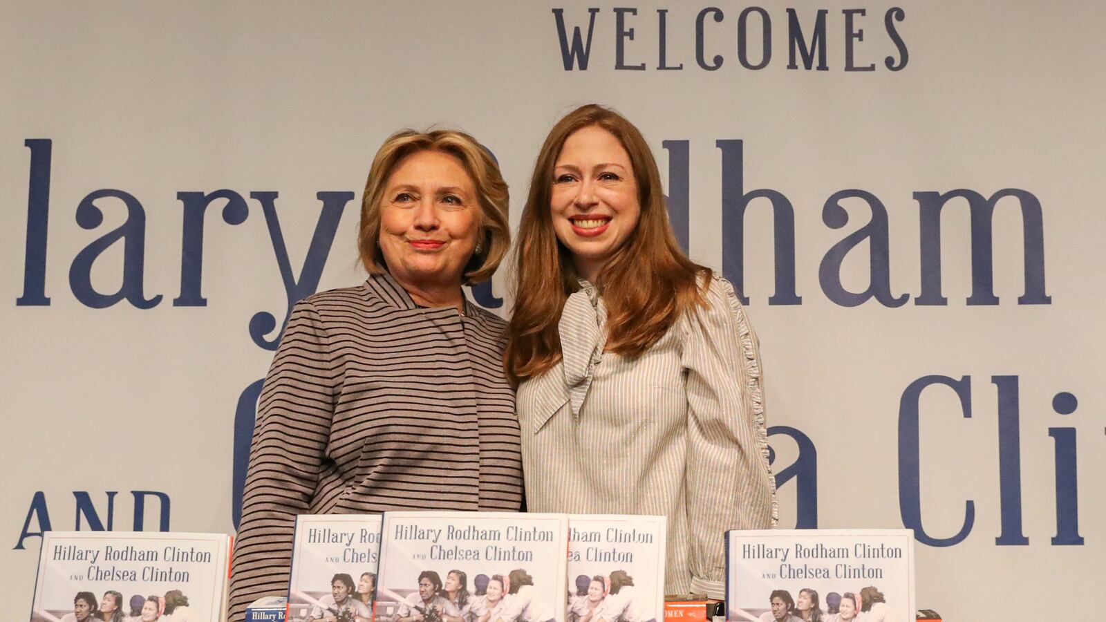 2019-11-11T115210Z_1_LYNXMPEFAA0ZS_RTROPTP_4_USA-CLINTON-BOOK_blh7ak