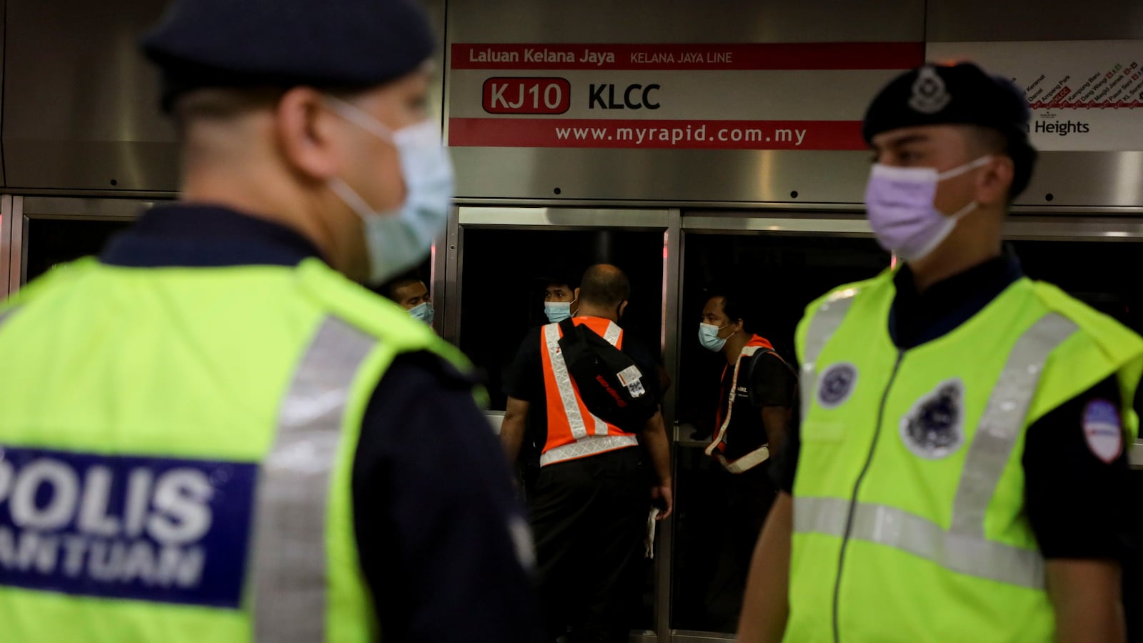 2021-05-25T021031Z_1668795709_RC2PMN93DHE7_RTRMADP_3_MALAYSIA-CRASH_lar2lo