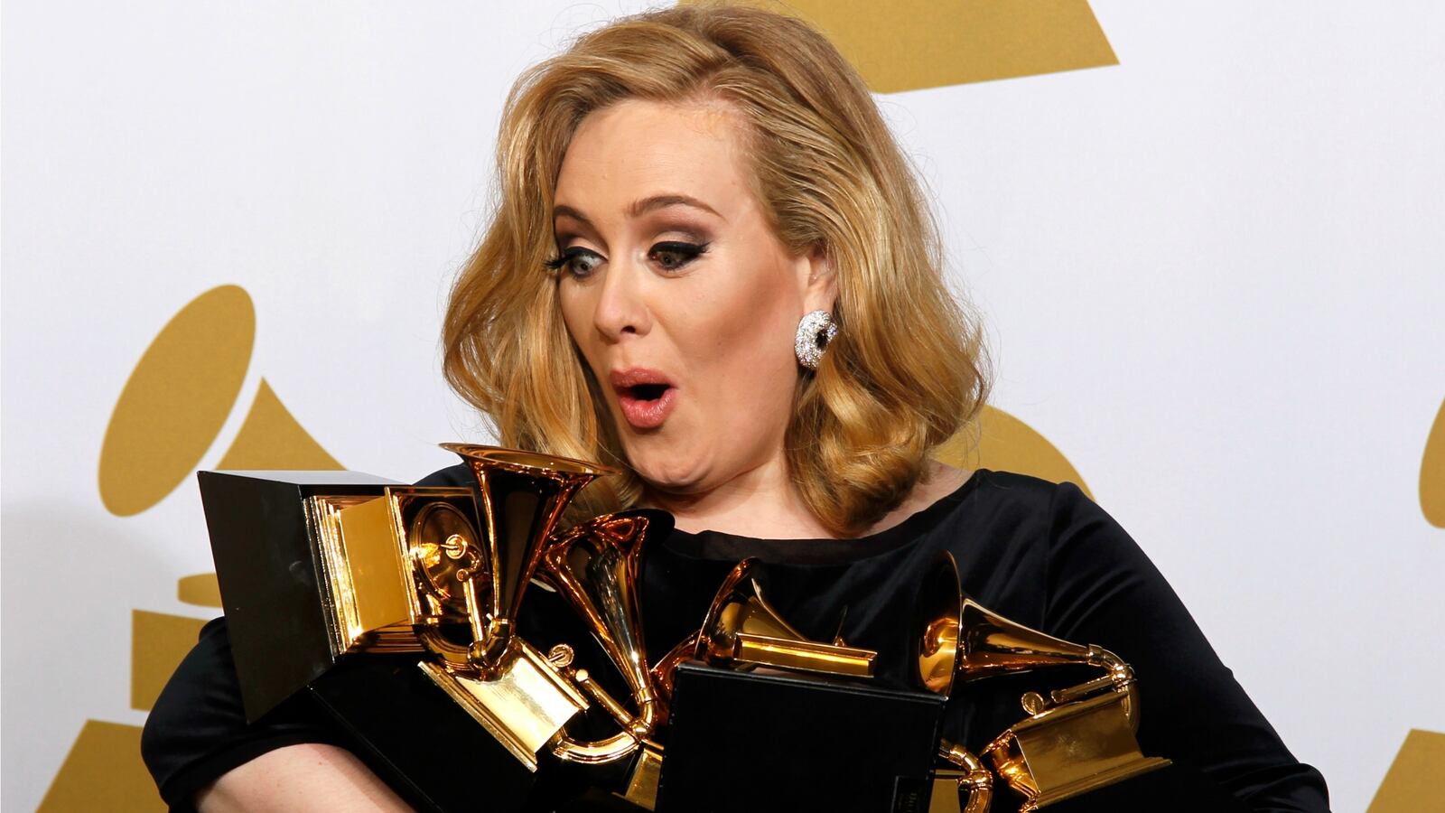 cheats/2015/12/03/adele-set-to-break-second-week-sales-records/151117-adele-cheat_ubzter