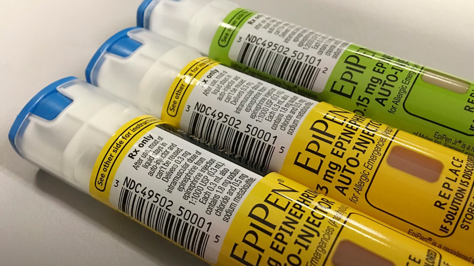 cheats/2016/08/25/mylan-cuts-cost-of-epipen-after-outrage/160825-epi-pen-cheat_gptbmk