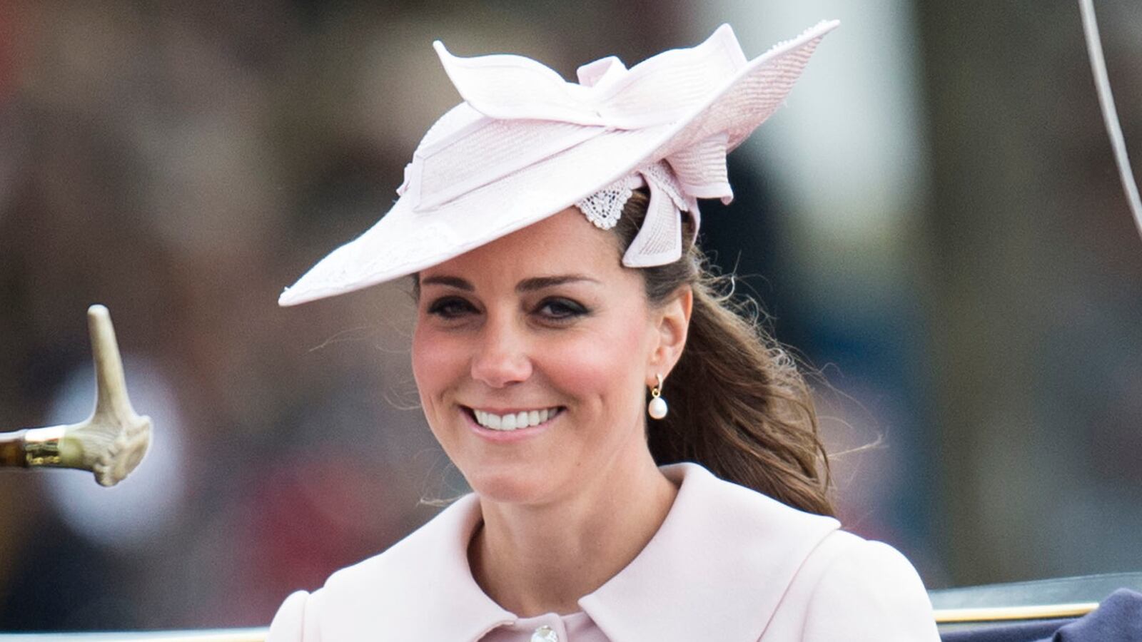 articles/2013/08/28/new-privacy-row-after-pictures-of-kate-middleton-s-supermarket-shop/130722-kate-middleton-birth-cheat1_v8smye