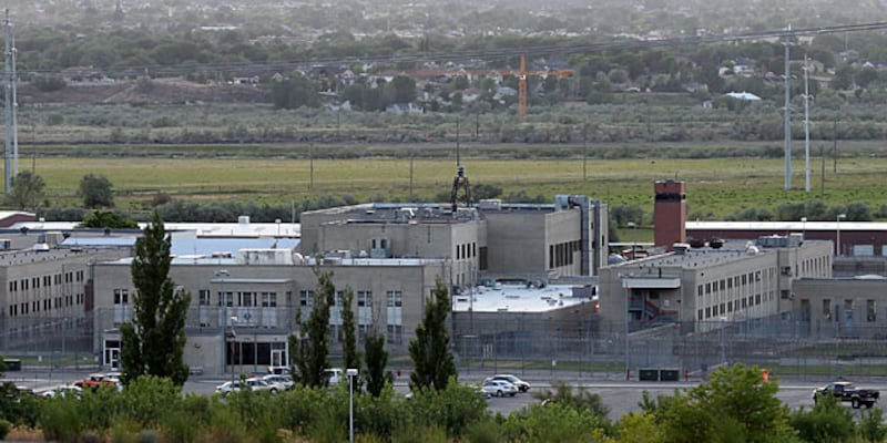 galleries/2010/06/18/the-execution-of-ronnie-lee-gardner/gardner-execution-4_ekqvu1