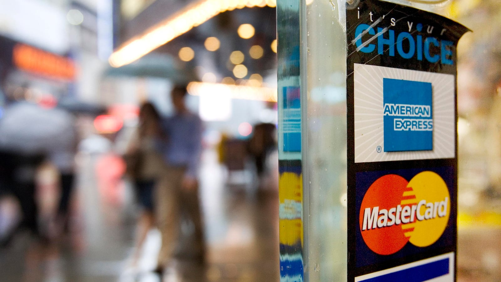 articles/2013/02/06/how-to-commit-a-200-million-scam-inside-the-year-s-most-shocking-credit-card-fraud/130205-Gross-credit-card-fraud-tease_xa9zvv