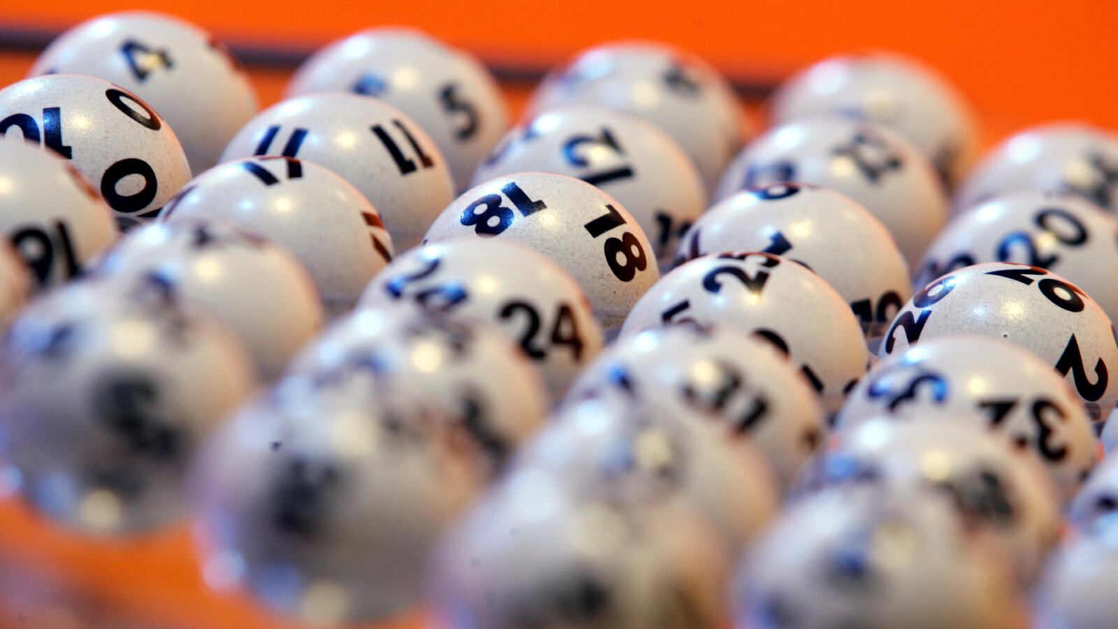 2004-12-15T120000Z_1414833564_PBEAHUOEDAW_RTRMADP_3_GERMANY_h6fzuo