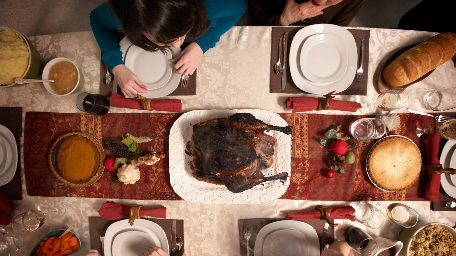 articles/2012/11/21/how-to-avoid-a-thanksgiving-food-fight/thanksgiving-dinner-political-arguments-cottle-tease_rgvrdw