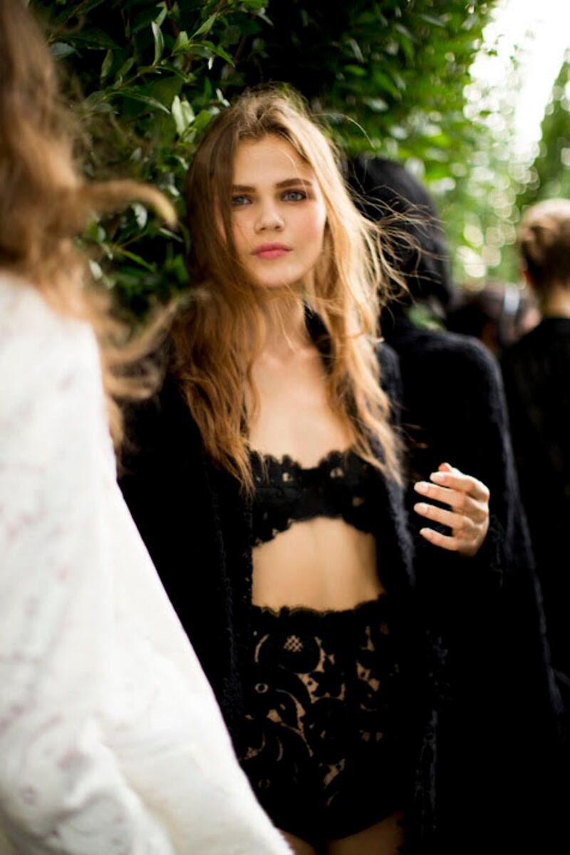 galleries/2012/09/16/backstage-at-new-york-fashion-week-ralph-lauren-marc-jacobs-and-more-photos/tachman-houghton2_ezjztk