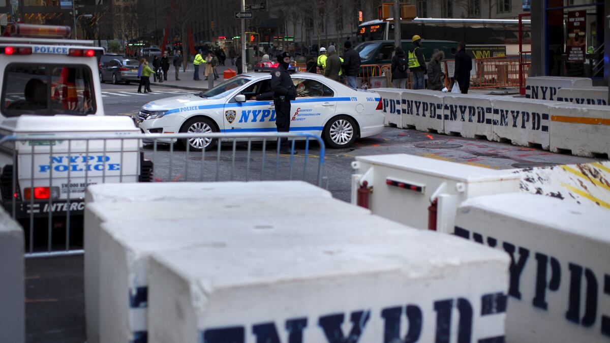 cheats/2016/04/27/120-charged-in-bronx-gang-takedown/160322-nypd-security-cheat_nsxklt