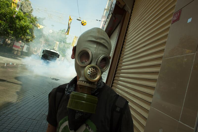 galleries/2013/05/31/occupy-istanbul-errupts-in-violence-photos/130531-taksim2_ghunc0