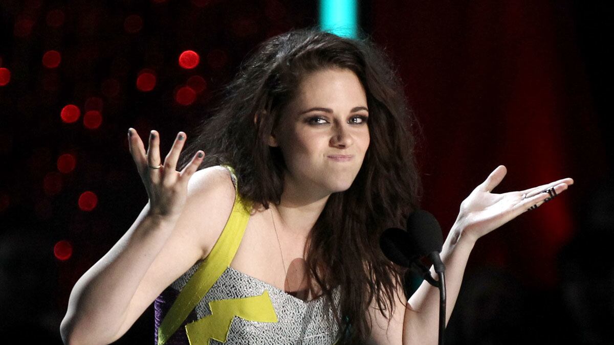 cheats/2012/07/25/kristen-stewart-cheats-on-pattinson/mtv-movie-awards-donnelly-tease_d7mjyc