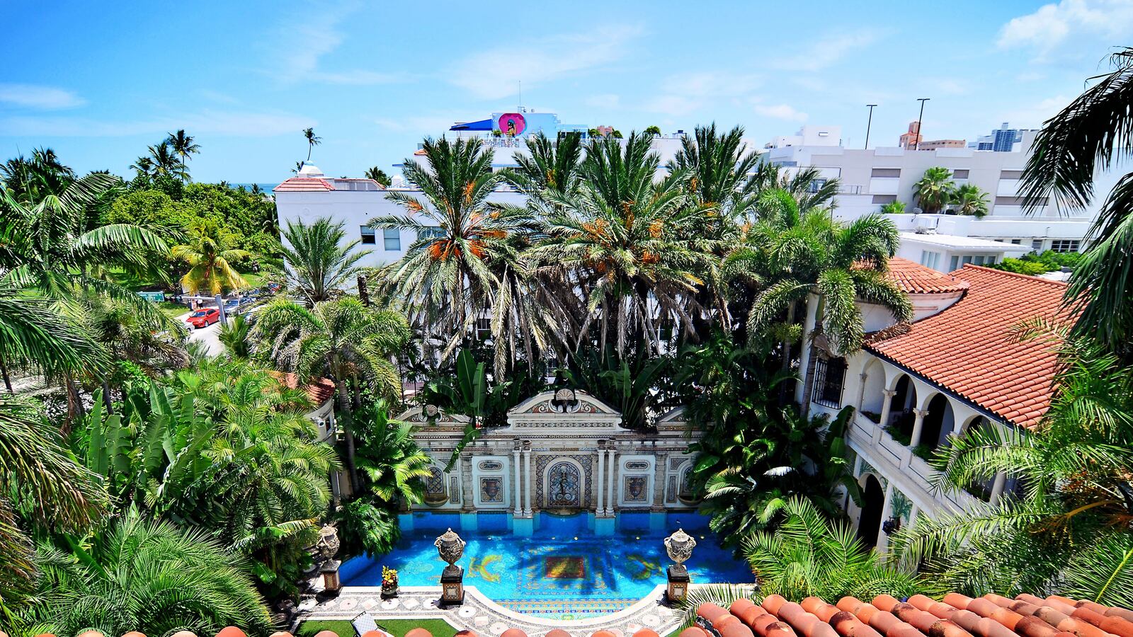 galleries/2013/09/19/omg-i-want-this-house-south-beach-photos/130919-omg-versace5_fsgfhb