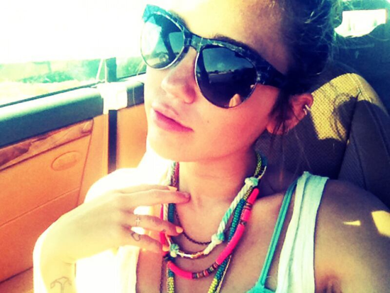 galleries/2012/04/22/miley-cyrus-chanel-iman-paris-hilton-and-more-celebrity-twitter-pics-photos/twitpics-miley-cyrus_zs6trv