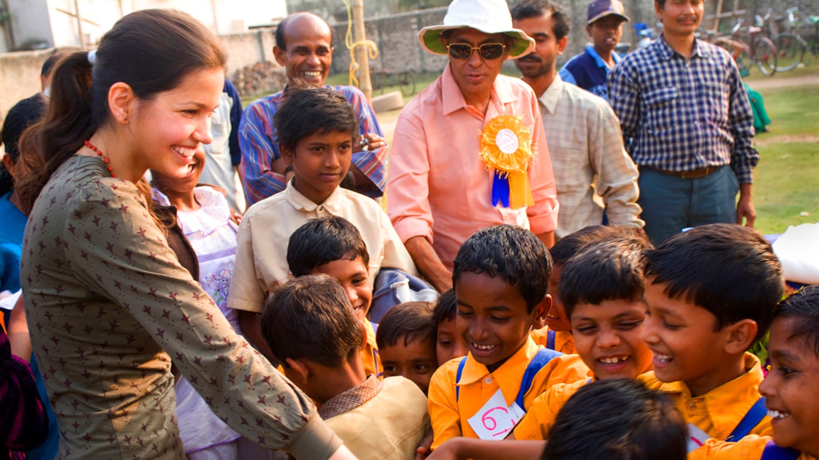 articles/2012/07/10/a-fashionista-s-india-dream-indrani-changes-girls-fate/indrani-tease_yd9n7h