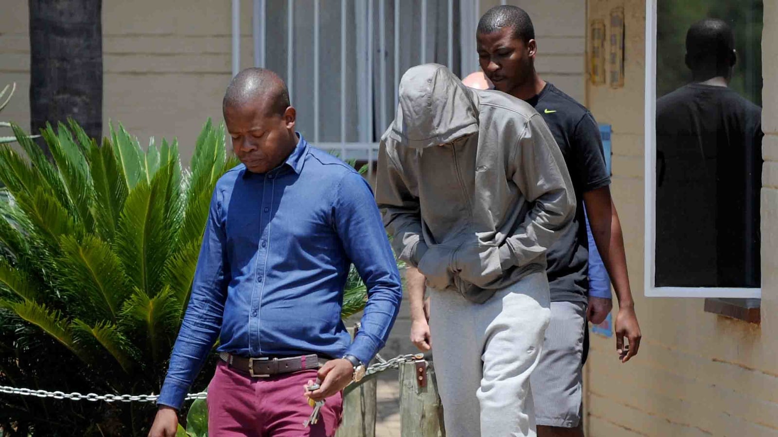 cheats/2013/02/14/olympian-arrested-in-woman-s-death/130214-pistorius-arrest2-tease_tsavcv