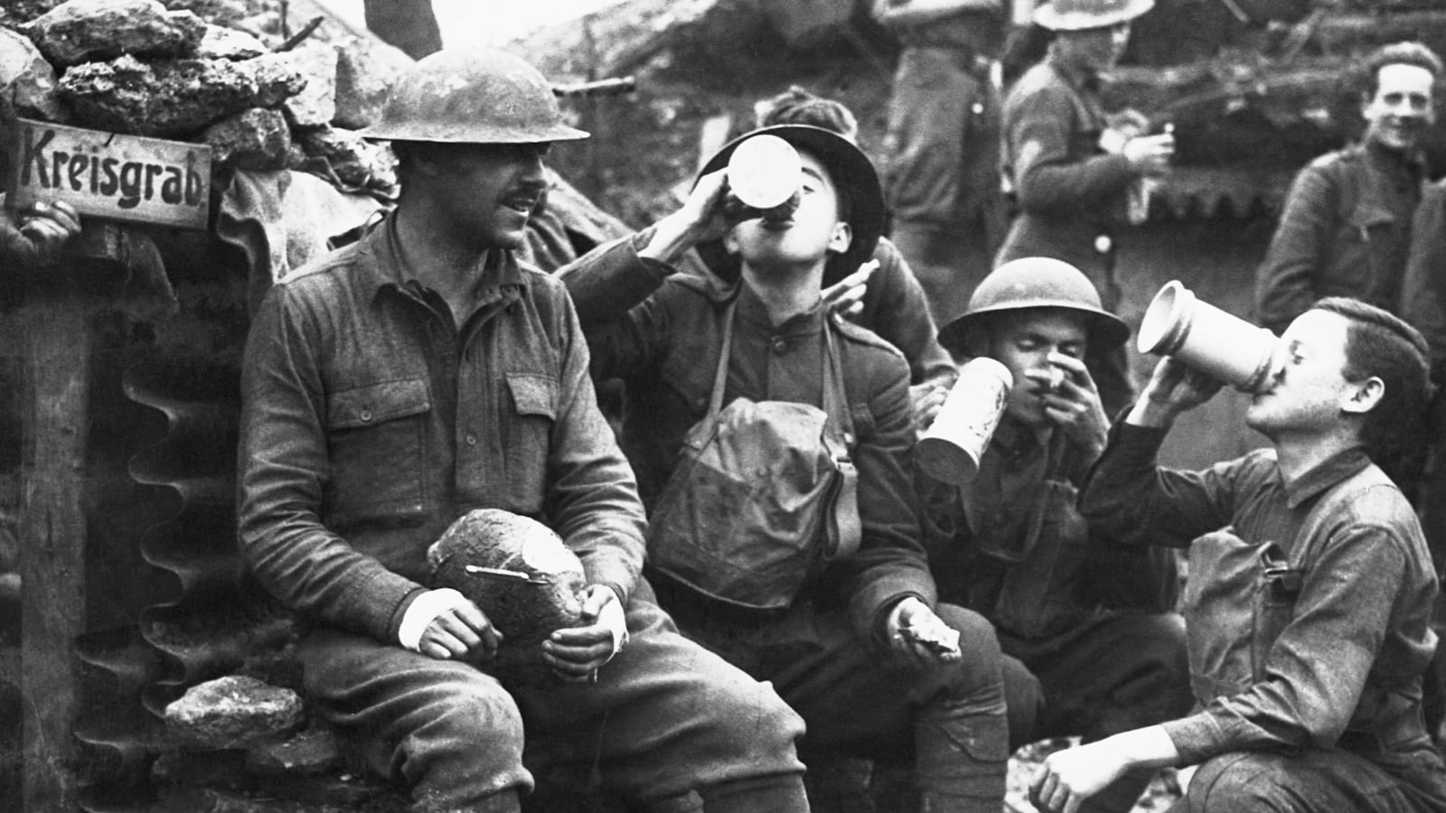 articles/2016/12/23/the-booziest-book-i-read-this-year/161223-wondrich-wwi-drinking-tease_zihhno