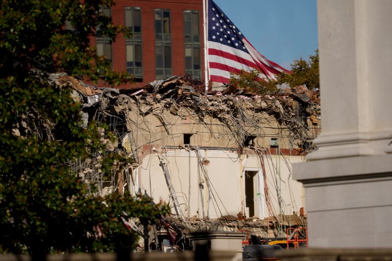 WASHINGTON, DC - OCTOBER 22: The facade of the East Wing of the White House is demolished by work crews on October 22, 2025 in Washington, DC. The demolition is part of U.S. President Donald Trump's plan to build a ballroom reportedly costing $250 million on the eastern side of the White House. (Photo by Andrew Harnik/Getty Images)