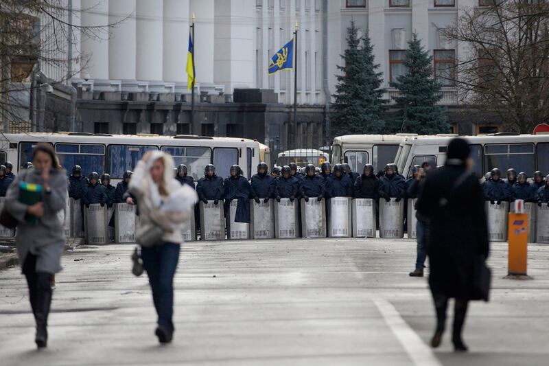 galleries/2013/12/03/ukraine-explodes-in-violence-protesters-call-for-yanukovych-to-resign-photos/131202-ukraine-protest7_hyxtcq