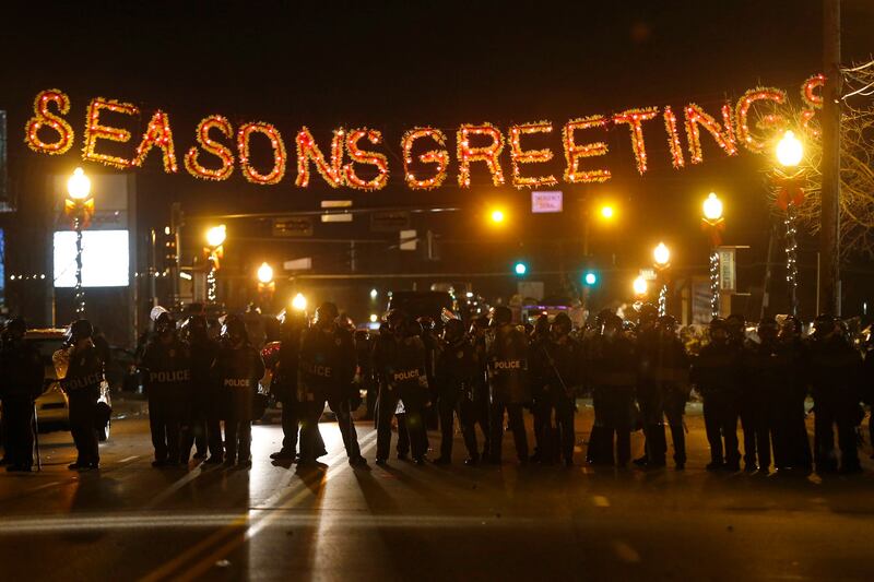 galleries/2014/11/24/fury-at-the-ferguson-decision-photos/141124-ferg-21_p81bxi