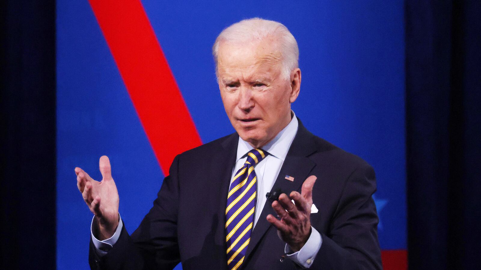 2021-02-17T030401Z_1498577721_RC23UL9ZGARQ_RTRMADP_3_USA-BIDEN_olsoif
