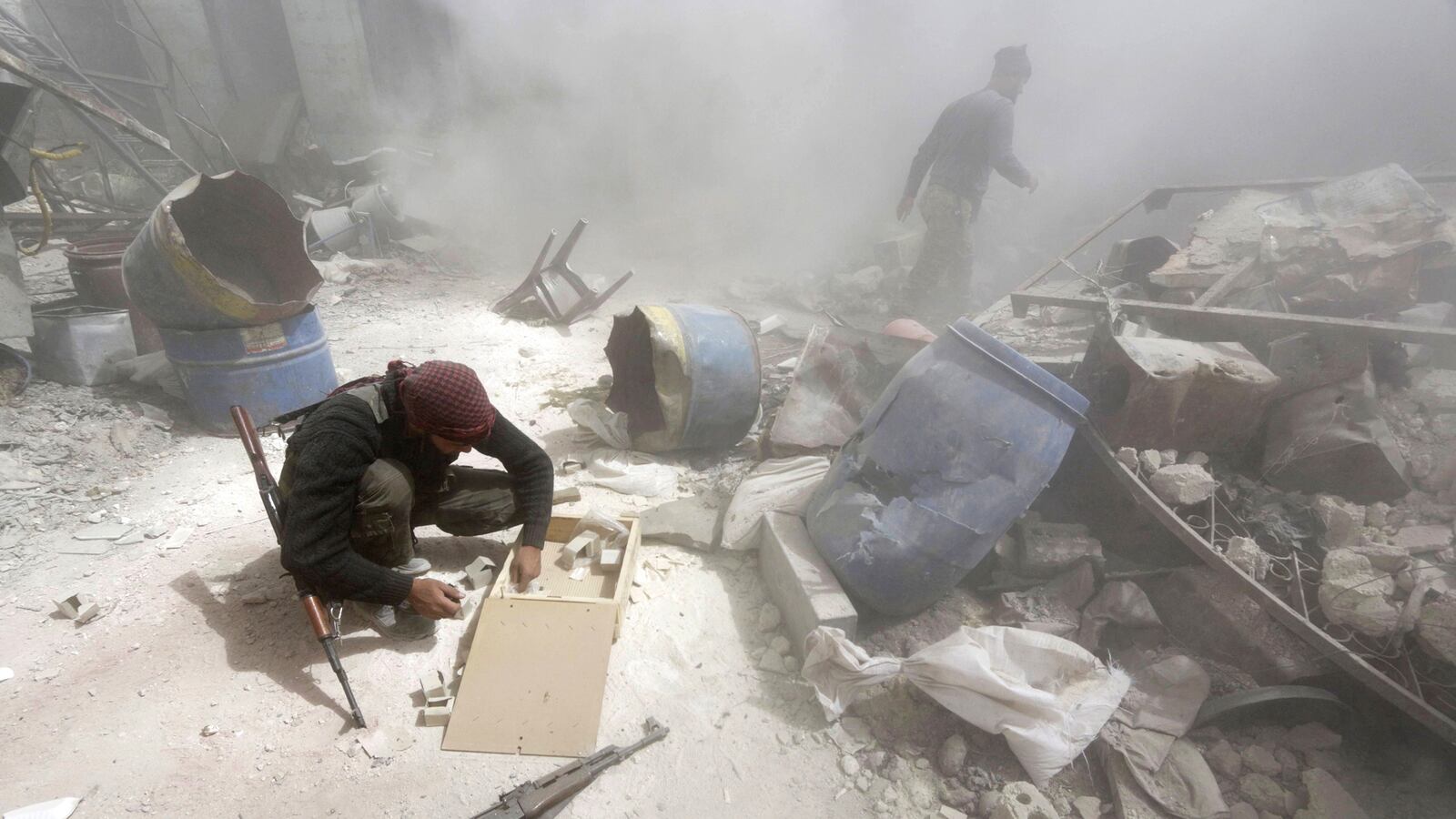 articles/2015/05/01/jordan-squeezes-syrian-refugees-pushing-them-back-toward-hell/150430-strochlic-syria-tease_mixwxe