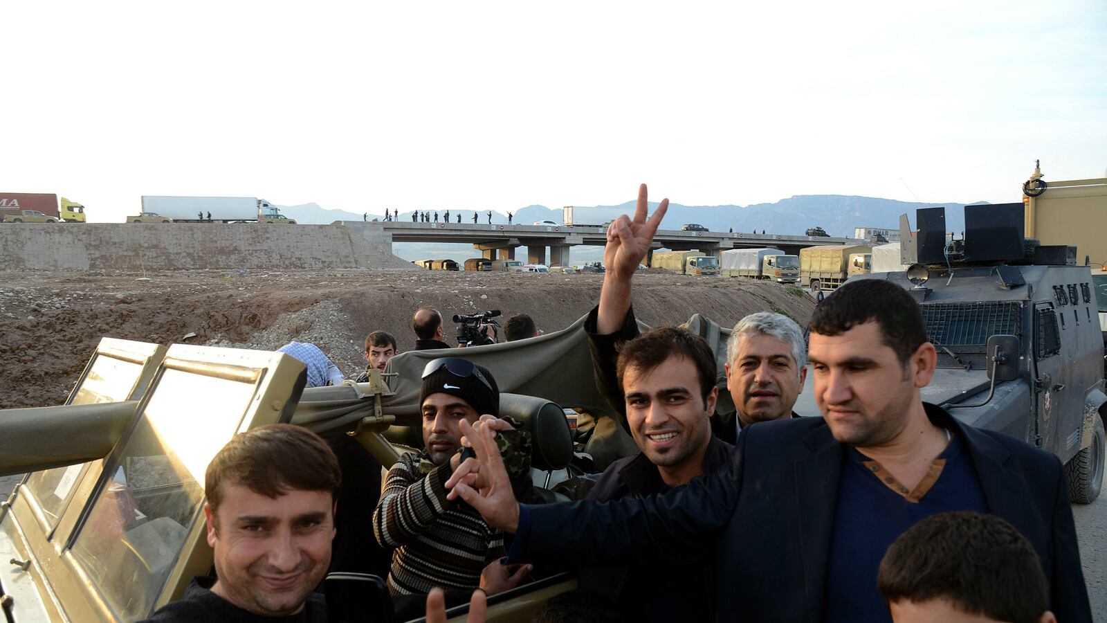 cheats/2014/10/29/iraqi-kurdish-fighters-prepare-to-enter-kobani/141029-peshmerga-cheat_xo1yw3