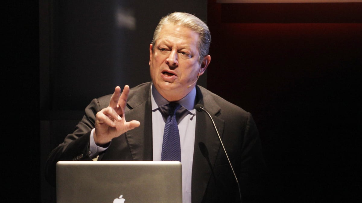 articles/2012/02/22/al-gore-accused-of-abusing-his-spot-on-apple-s-board-for-personal-gain/al-gore-apple-rivlin_w0bfl2