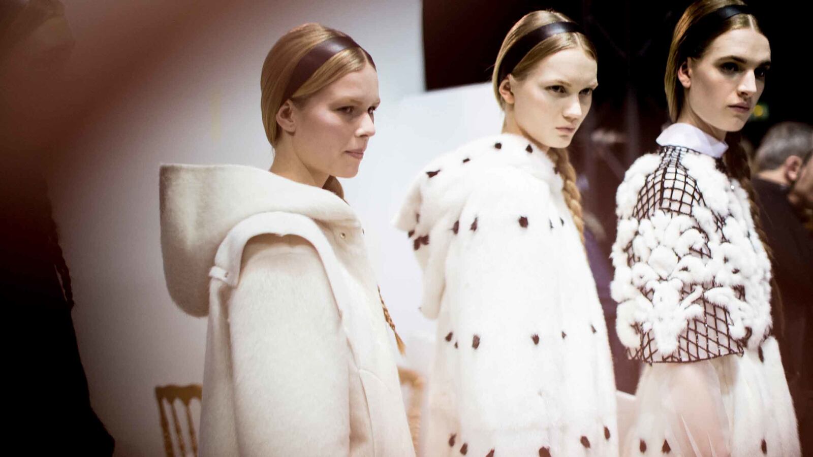 galleries/2013/03/06/backstage-at-valentino-fall-2013-photos/130305-valentino1_amwigf