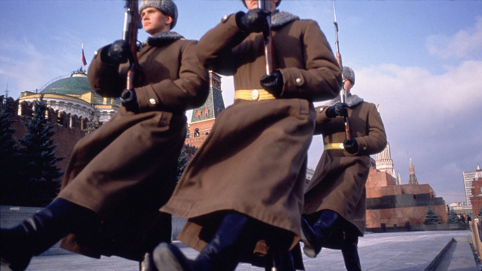 articles/2014/05/02/exclusive-putin-secretly-sanctioned-top-obama-campaign-donors/140501-rogin-sanctions-tease_qxddks