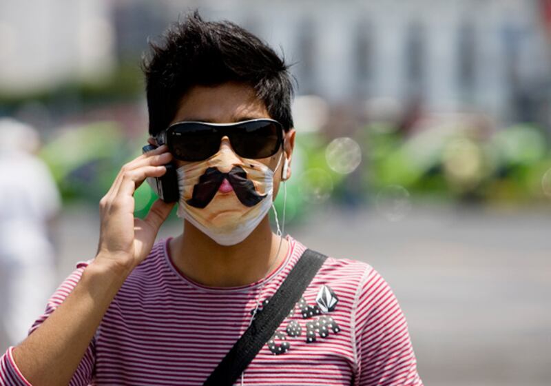 galleries/2009/04/29/face-mask-chic-the-new-fashion-rage/face-masks-5_mupdxk