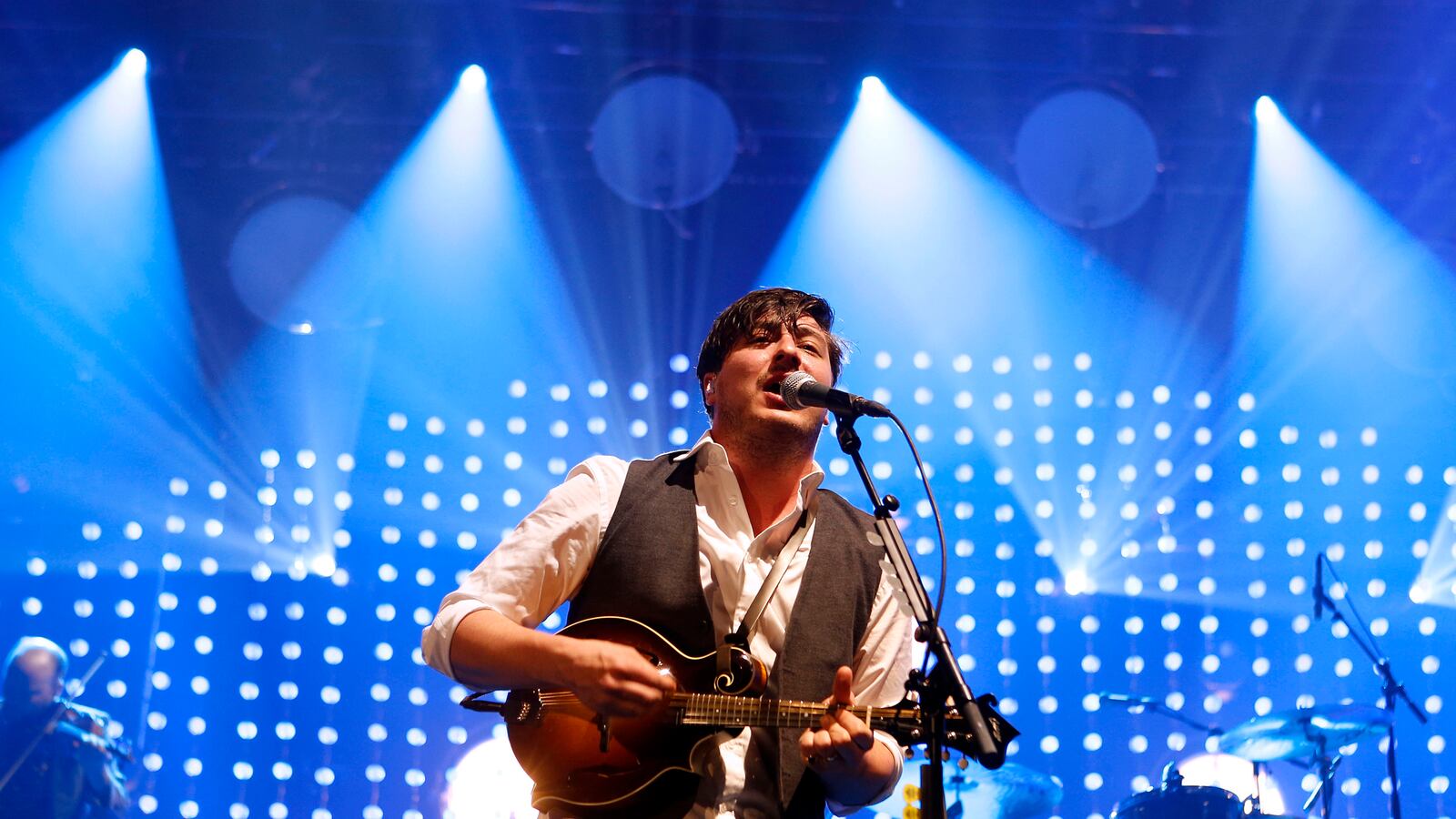 cheats/2013/02/10/fun-wins-song-of-the-year/130207-stern-mumford-brooklyn-tease-embed_fhjjzk