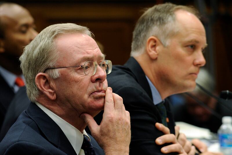 articles/2011/12/16/sec-sues-six-former-freddie-fannie-executives-over-ill-gotten-gains/fannie-freddie-roston_urglly