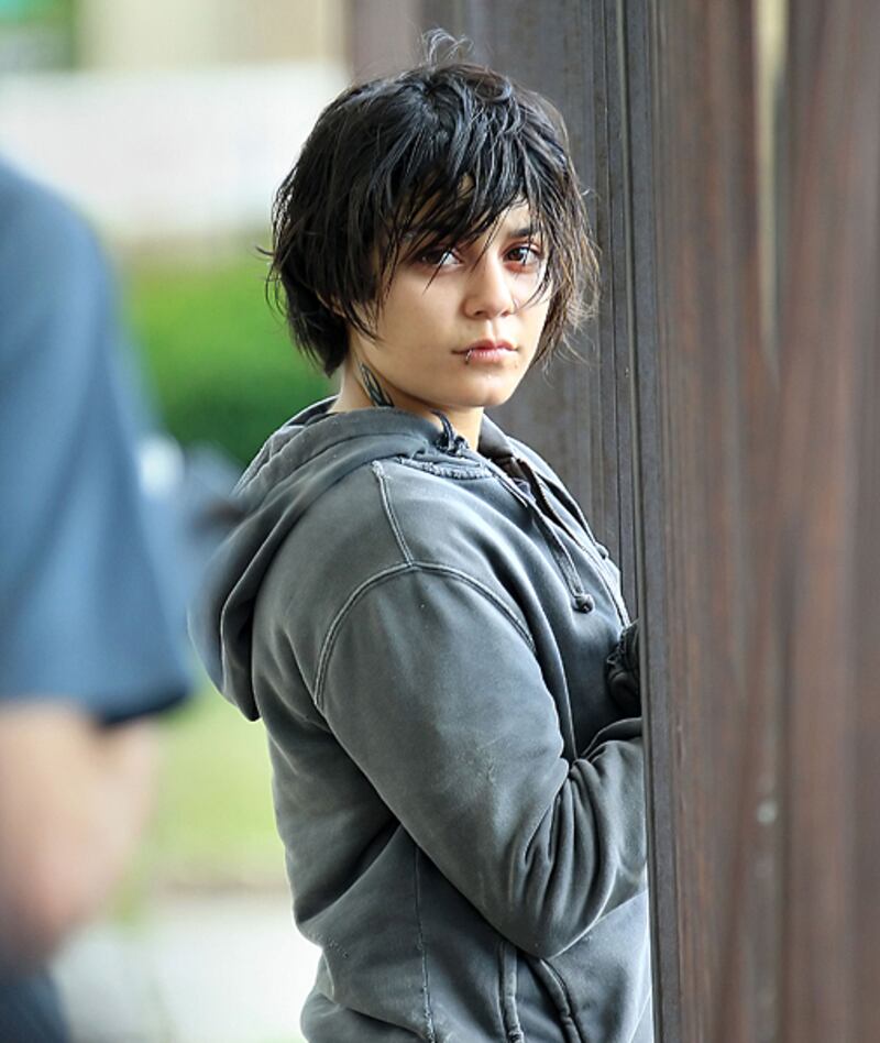 galleries/2011/07/20/chopped-for-a-part/chopped-hair-hudgens_zahbqg