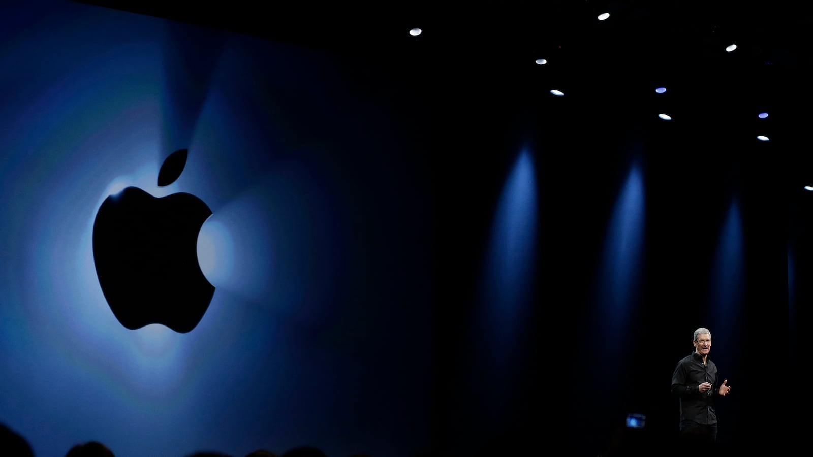 articles/2013/11/15/italian-prosecutors-investigate-apple-subsidiary-for-alleged-tax-evasion/131115-nadeau-apple-italy_uszbec