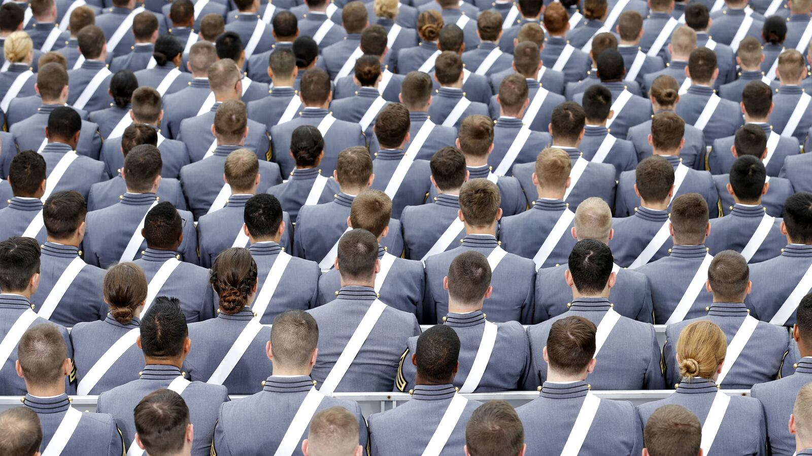 cheats/2015/11/25/west-point-bans-pillow-fight-after-brawl/151126-west-point-pillow-fight-cheat_bqoq3m