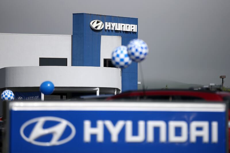 articles/2013/10/02/automakers-scramble-to-deal-with-government-shutdown/131002-cnbc-tease_dzpdio