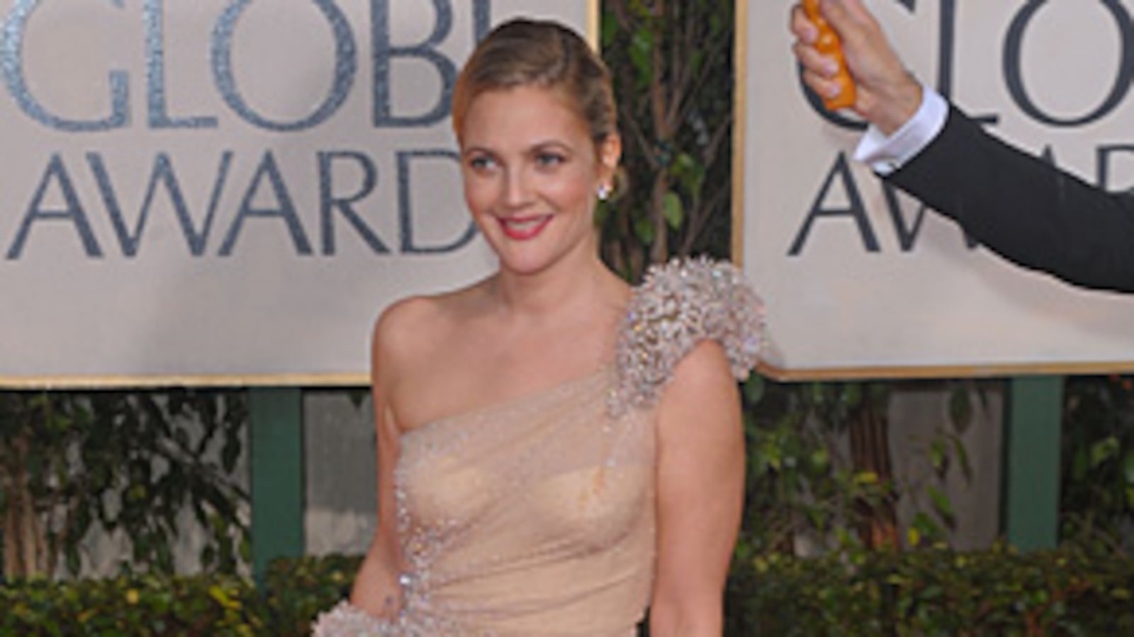 galleries/2010/01/18/shoulders-on-the-red-carpet/one-shoulder-dress---barrymore_lh8ip5