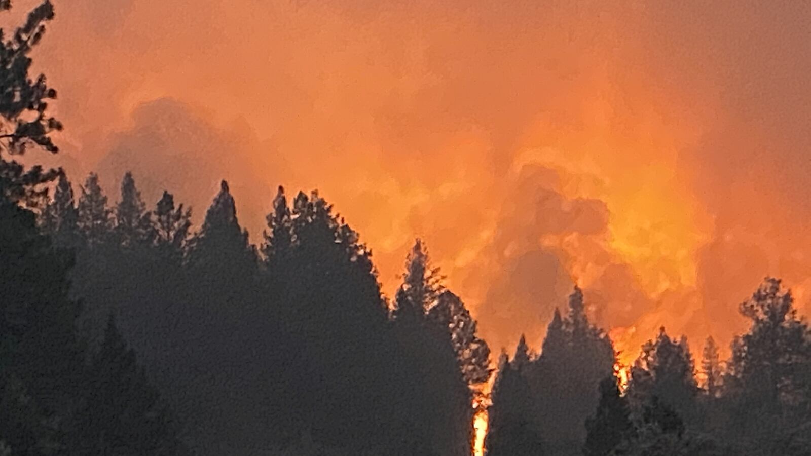 2021-07-15T161657Z_1280240536_RC2SGO991KZD_RTRMADP_3_USA-WILDFIRES_jje06s