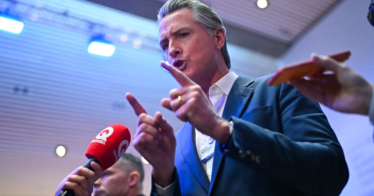 Newsom attackiert Trump in einem Trolling-Marathon zum einjährigen ...