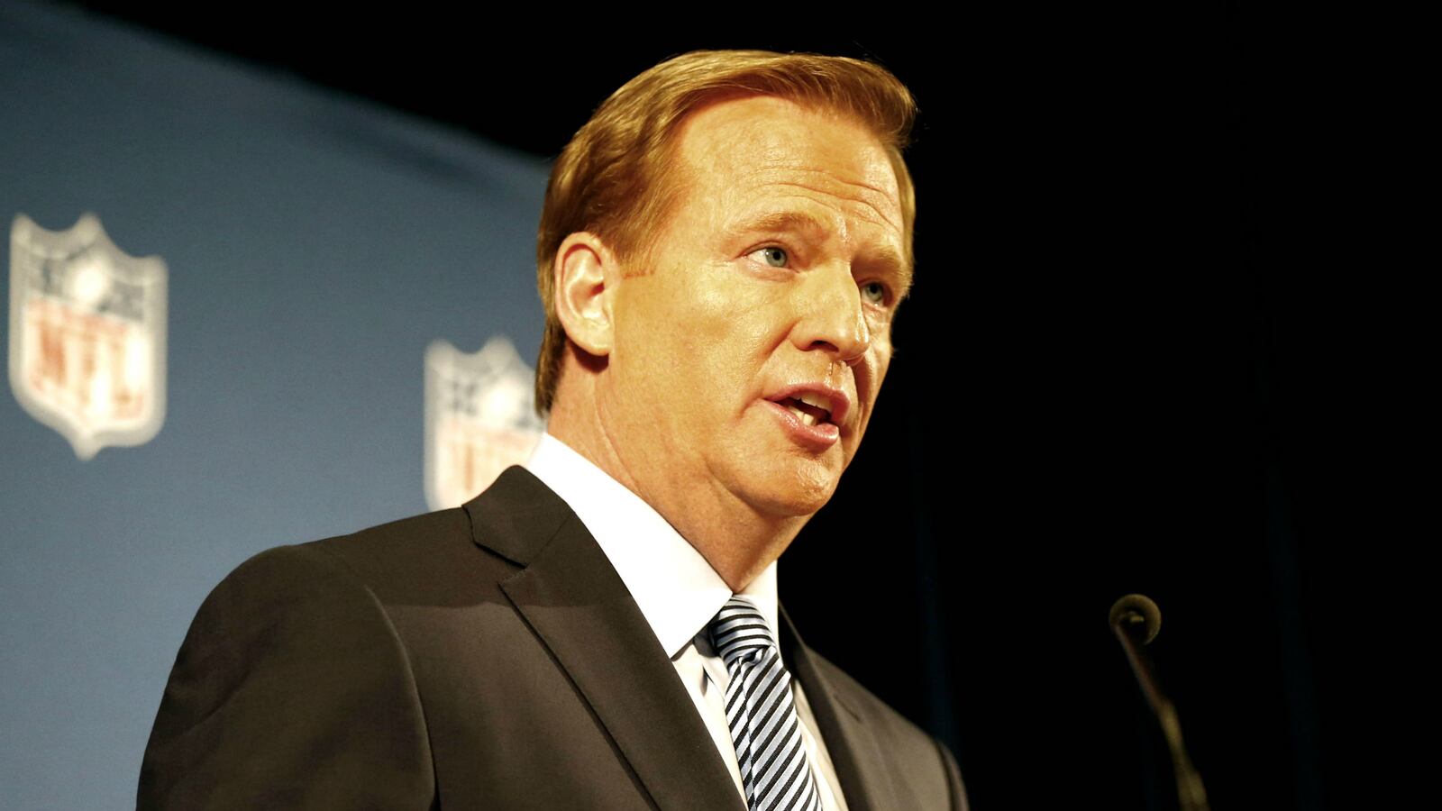 cheats/2014/12/10/nfl-to-independently-investigate-players/141210-NFL-cheat_lbx1ft