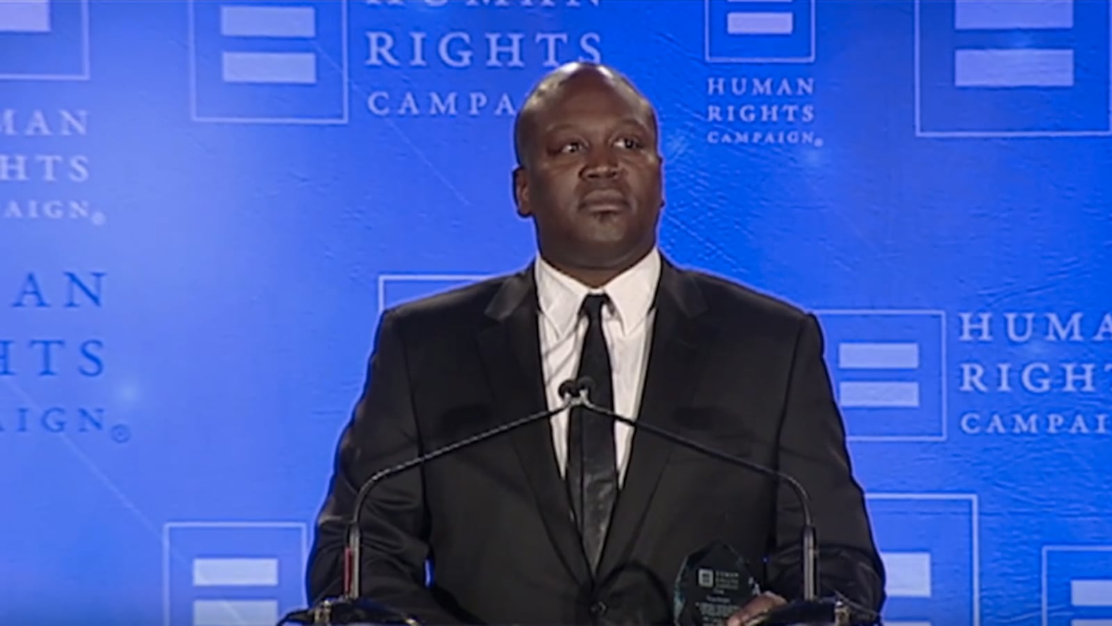 articles/2015/11/16/unbreakable-kimmy-schmidt-s-tituss-burgess-gives-powerful-hrc-speech-i-ve-never-been-one-to-hide/151116-wilstein-tituss-tease_vju6yi