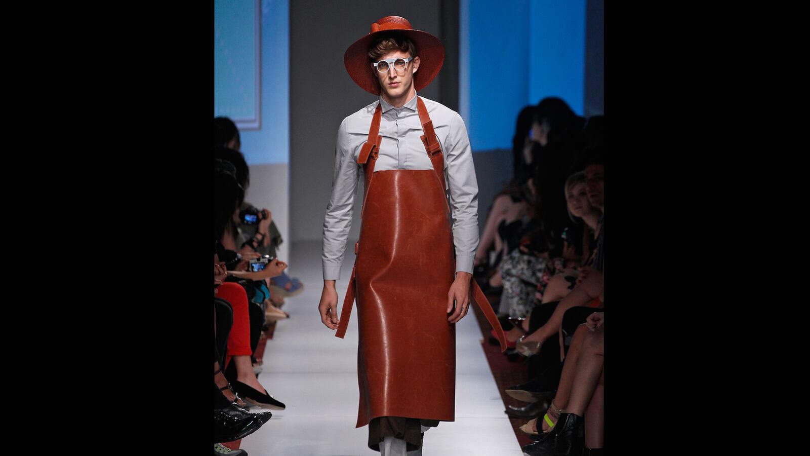 articles/2013/05/23/farmwear-fashion-makes-an-appearance-on-the-parsons-runway/130523-yunxiang-sharon-zhou-sidell-tease_s0iid4