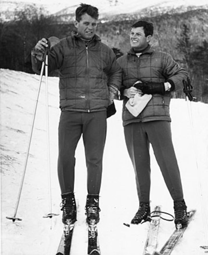 galleries/2009/07/30/intimate-photos-of-the-kennedy-family/kennedy-fam-1_xasdtj