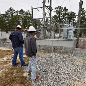 2022-12-04T221541Z_2098776096_RC28ZX9DGCZX_RTRMADP_3_NORTH-CAROLINA-ENERGY_kvbmfi