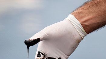 cheats/2010/07/07/oil-spill-scientists-battle-bp-state-officials/oil_jbwf8z