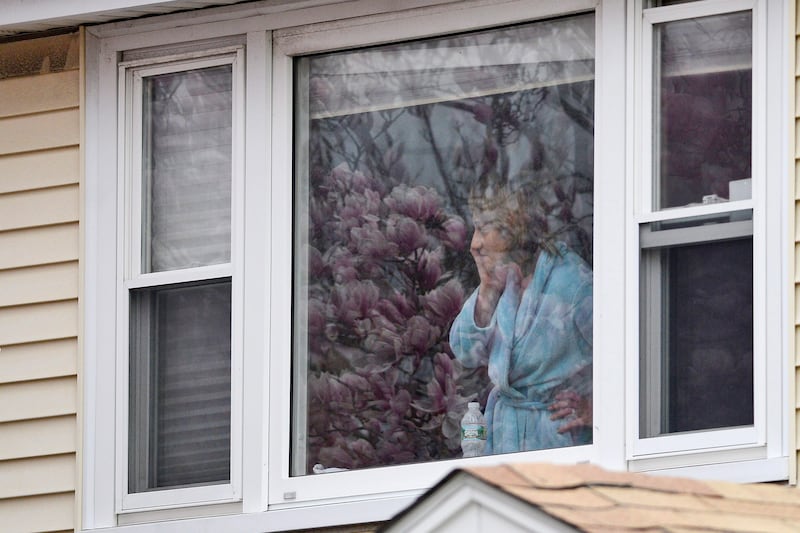 galleries/2013/04/19/boston-marathon-bombers-pre-dawn-manhunt-photos/130419-manhunt-woman_bgarge