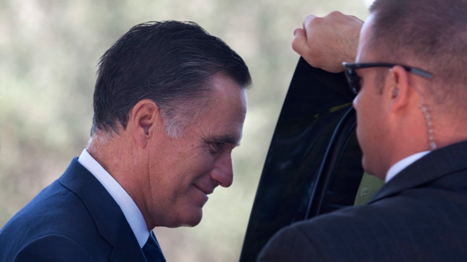 cheats/2012/07/29/press-barred-from-romney-meeting/mitt-romney-private-fundraising-meeting-cheat_heegel