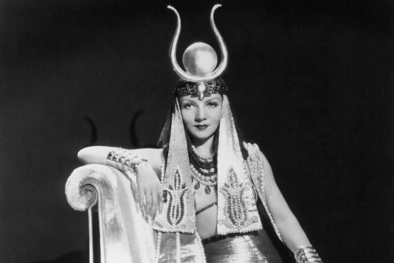 articles/2013/08/08/chasing-cleopatra-peter-stothard-writes-about-the-queen/130807-cleopatra-book-tease_ww4que