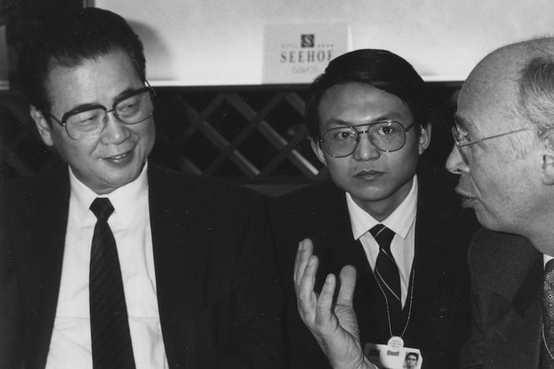 galleries/2013/01/22/world-economic-forum-historic-moments-photos/wef-history-1992-li-peng-china_kuciuk