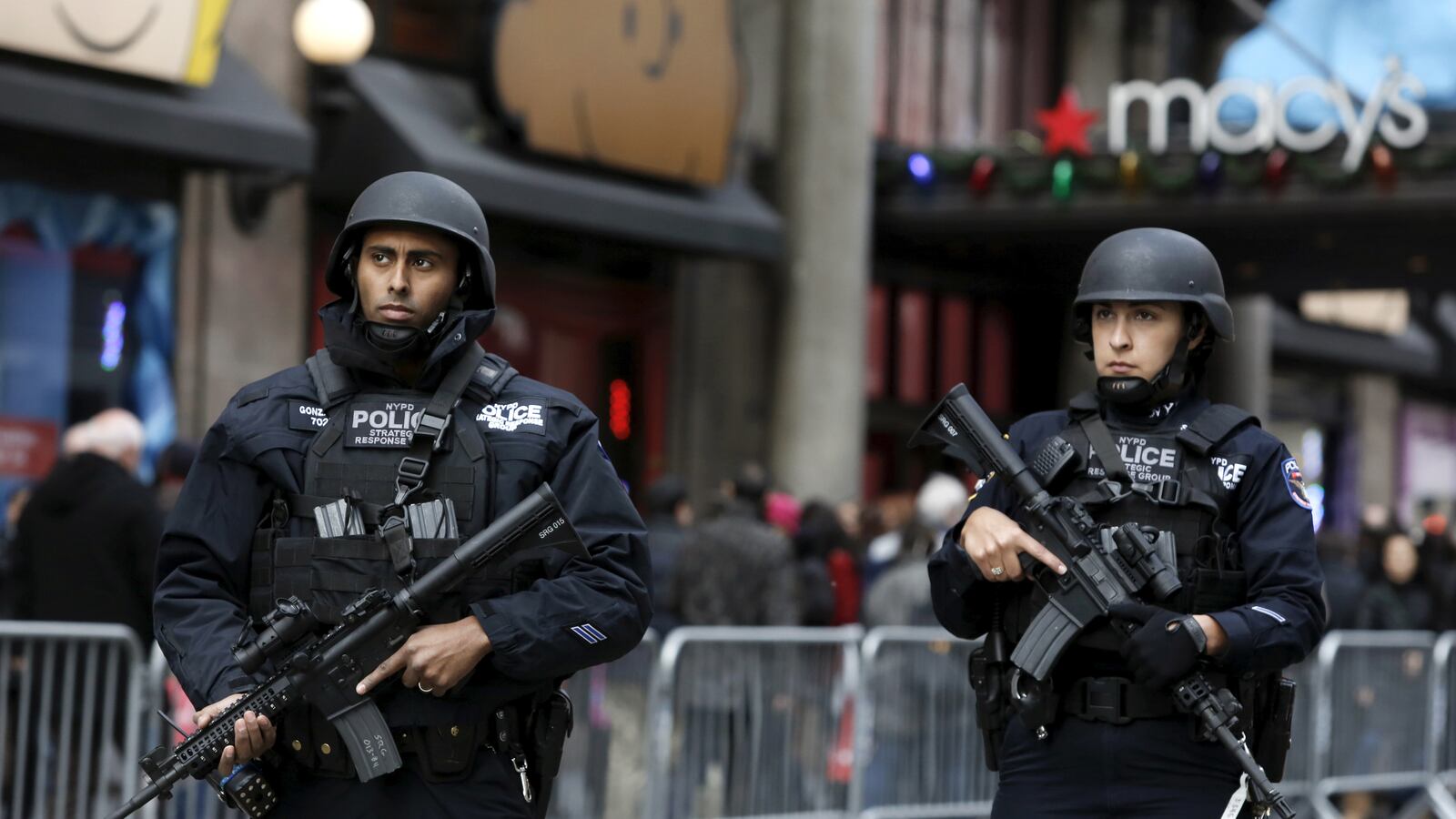 articles/2015/11/24/cia-directors-on-isis-after-paris-they-ll-come-here/151123-whipple-spymasters-tease_apytma